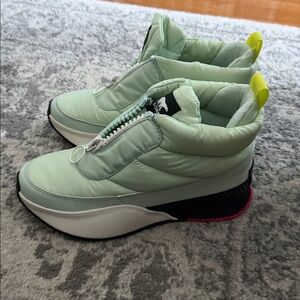 SOREL x prAna Out N About III Puffy Zip Winter Boots 8